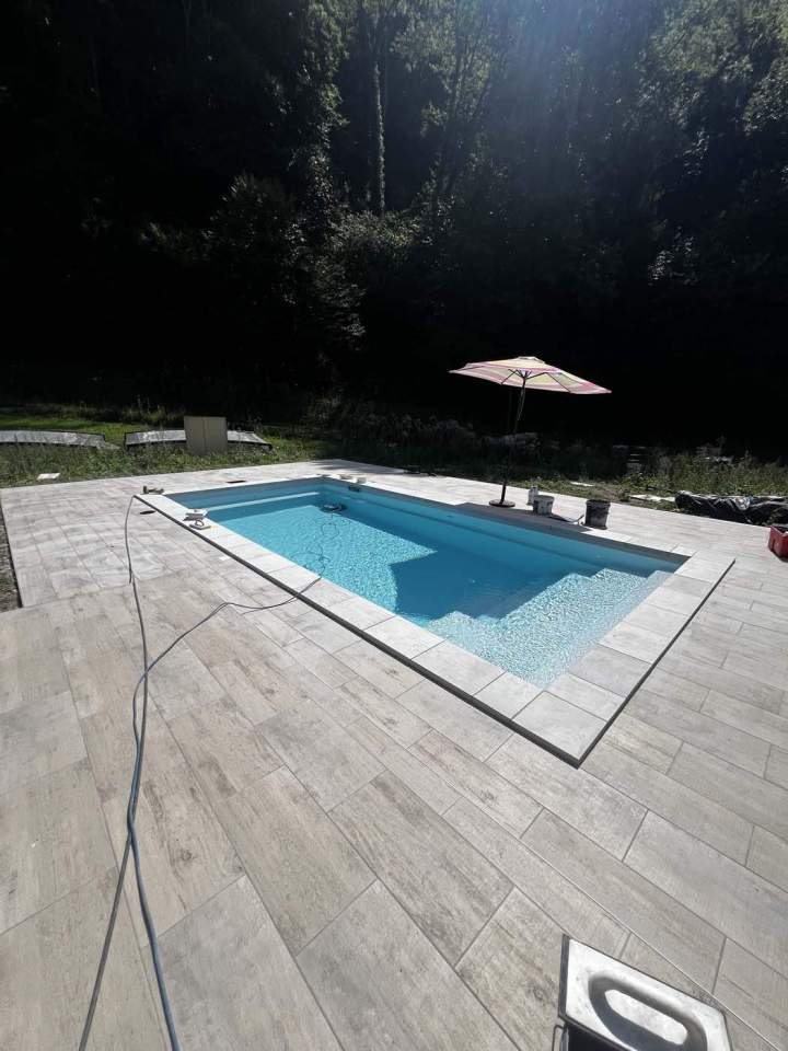 Terrasse de piscine en carrelage, Thonon-les-Bains